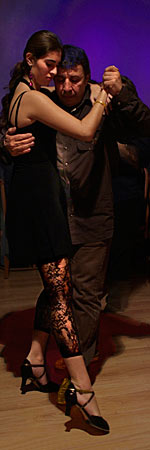 Αργεντίνικο Τάνγκο: Βήματα ζευγαριών σε μυστικούς της πόλης δρόμους